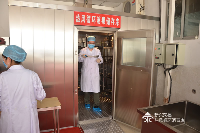 捍衛(wèi)食品安全：新興榮福熱風消毒庫引領(lǐng)餐飲消毒新風尚